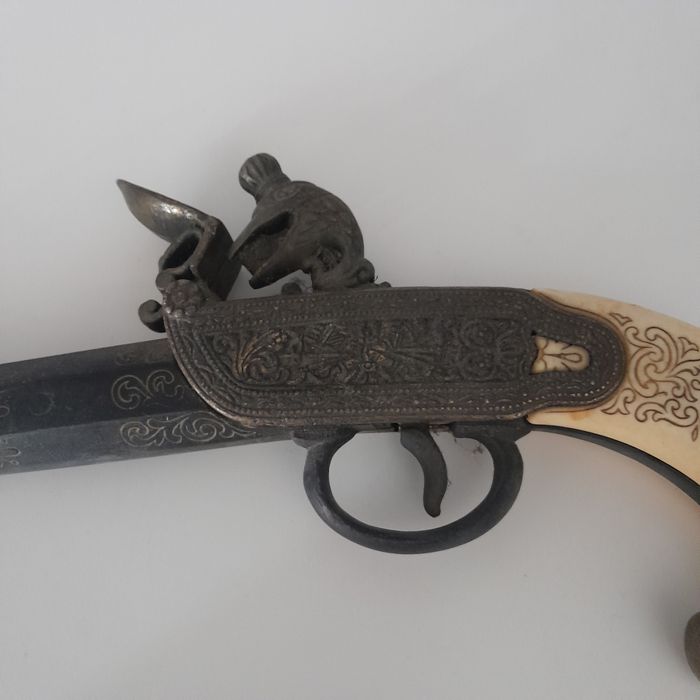 Arma decorativa antiga