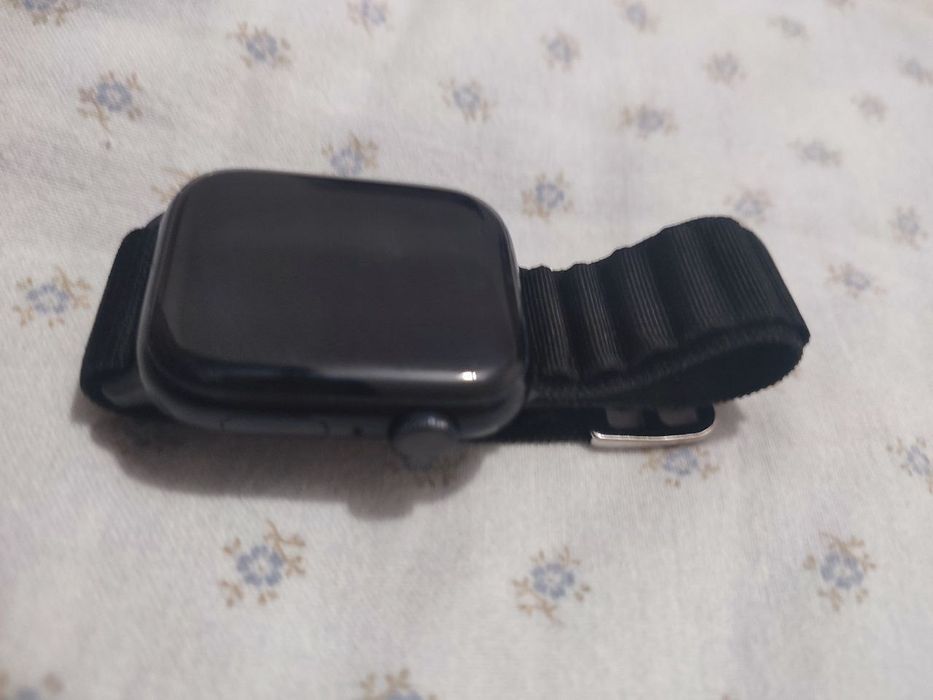 Apple Watch Series 9 45mm в доброму стані.