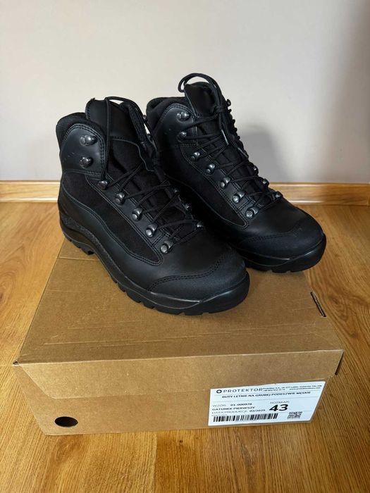 Nowe buty Protektor w rozmiarze 43