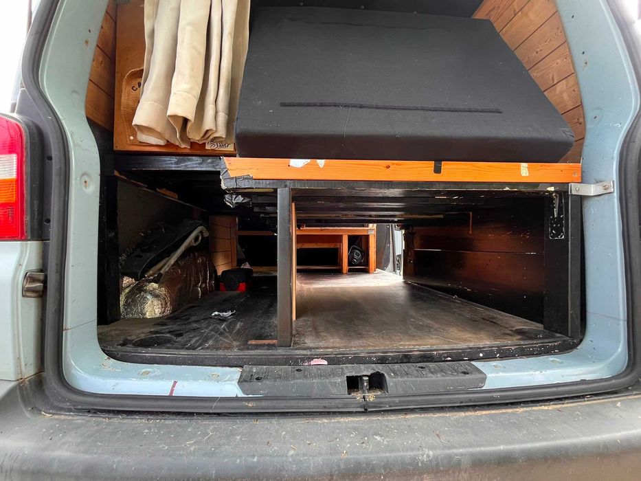 Volkswagen T5 1.9 TDI 2006 – Camper Van artesanal – Sem matrícula, caixa precisa de reparação
