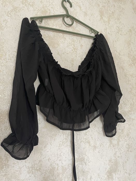 Чорний топ Shein