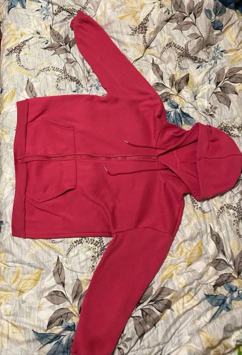 Розовая кофта на замке