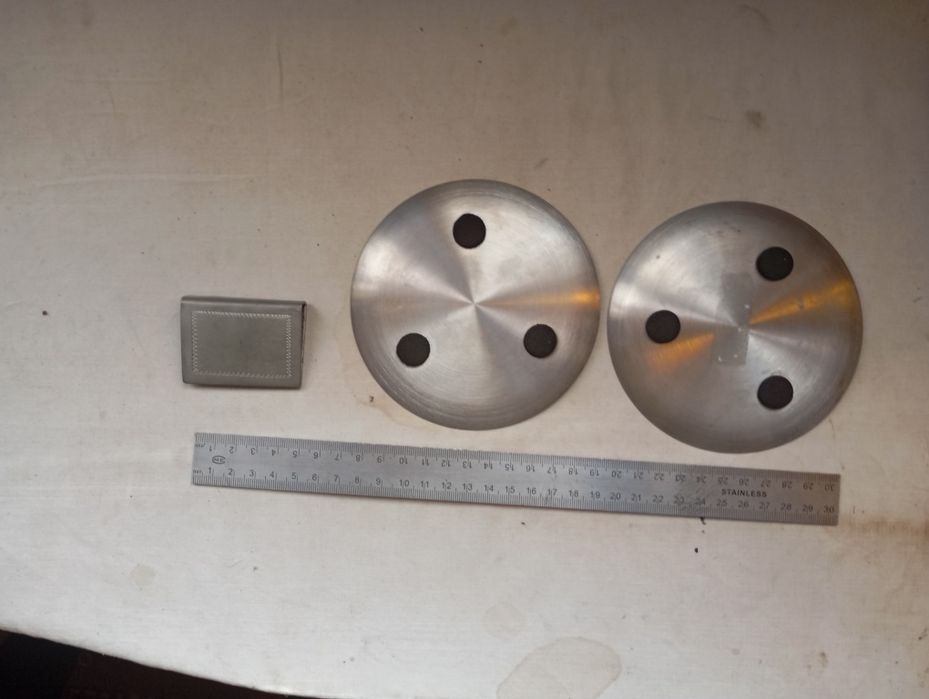 Підставки з Німеччини нові