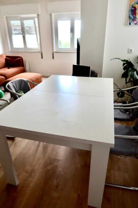 Mesa branca extensível