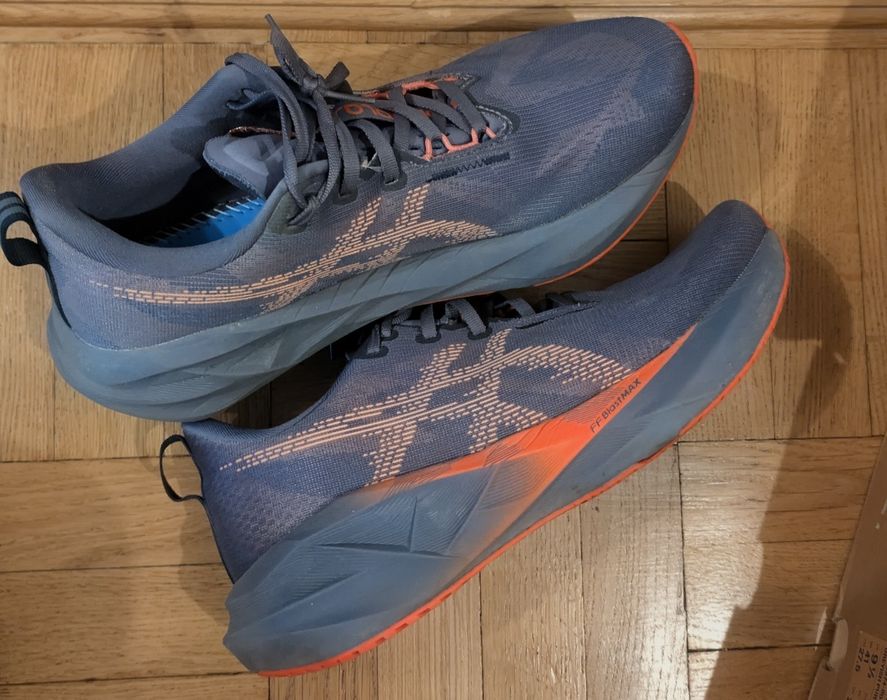 ASICS Novablast 5 43.5 (27.5)