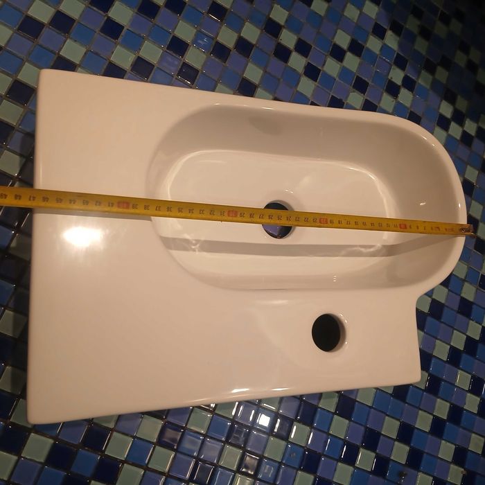Umywalka ceramiczna ścienna