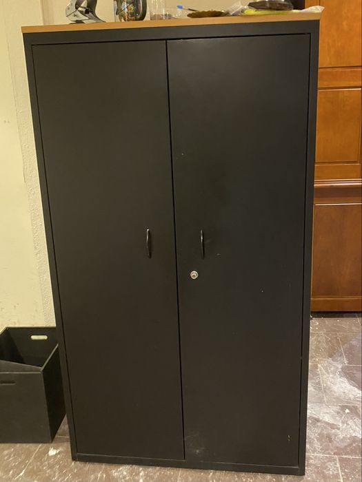 Moveis para escritorio/ garagem.