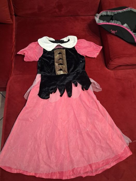 Strój karnawałowy piratka 140 - 146