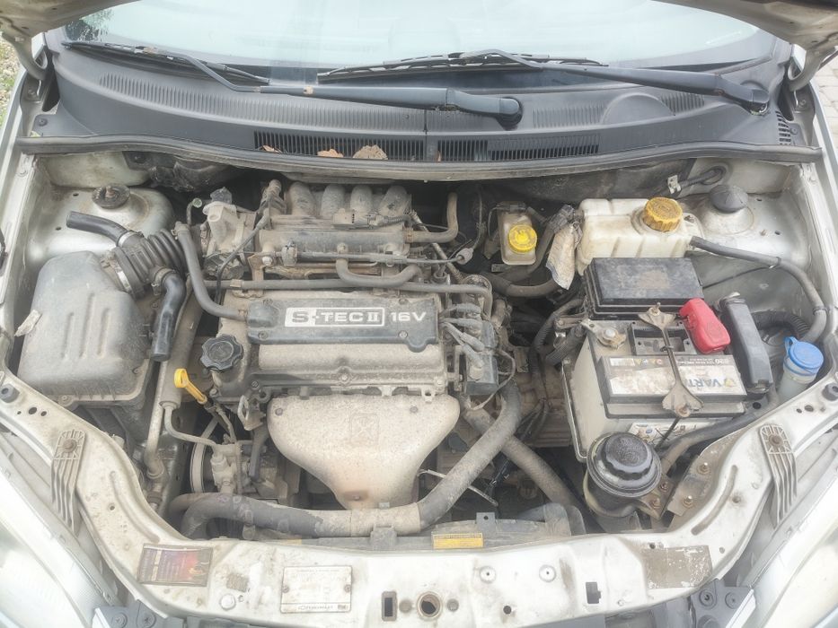 Chevrolet Aveo srebrny 5 drzwi hatchback