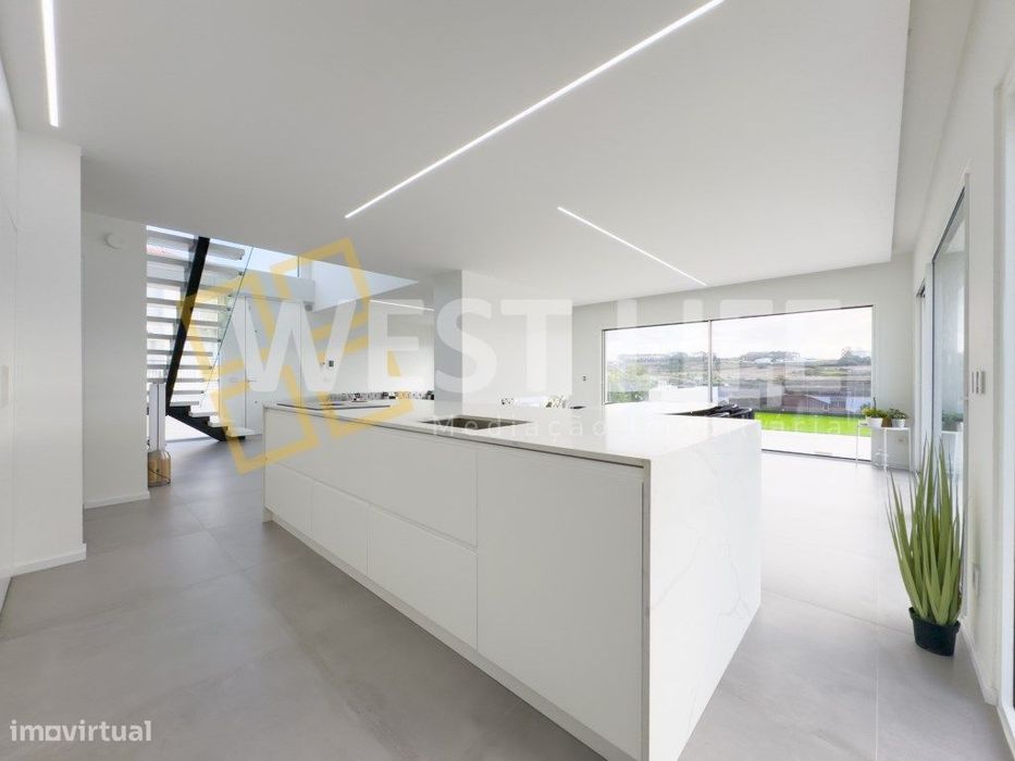 Magnifica moradia T3 de arquitetura contemporânea em Mafra como NOVA