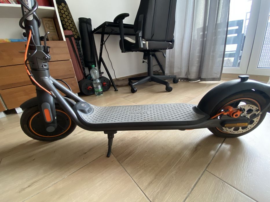Hulajnoga elektryczna Segway F20D 250W 20km 10" Czarny