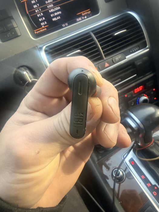 Продам наушники без кейса