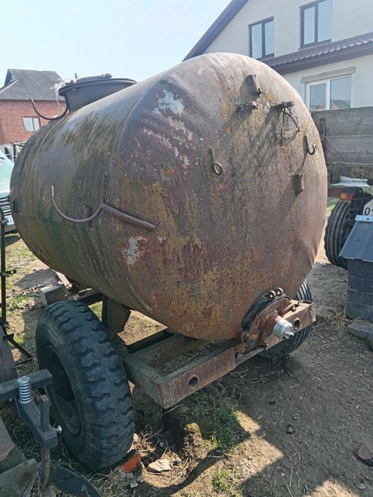 Продам бочку на колесах. Причеп.