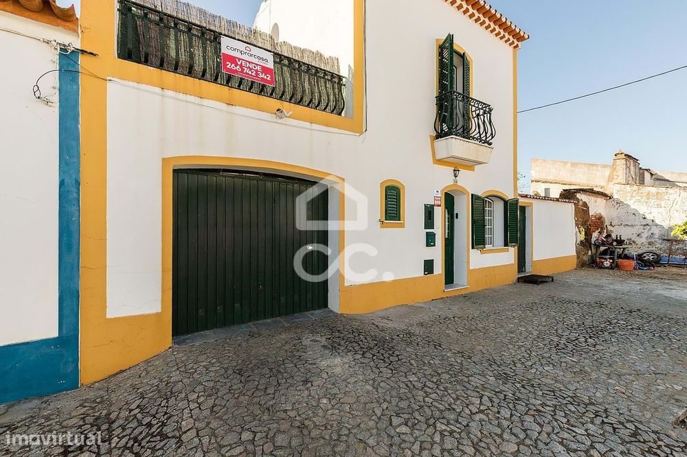 Moradia T4 de Gaveto c/ Garagem, Quintal e Terraço | Montoito, Redondo