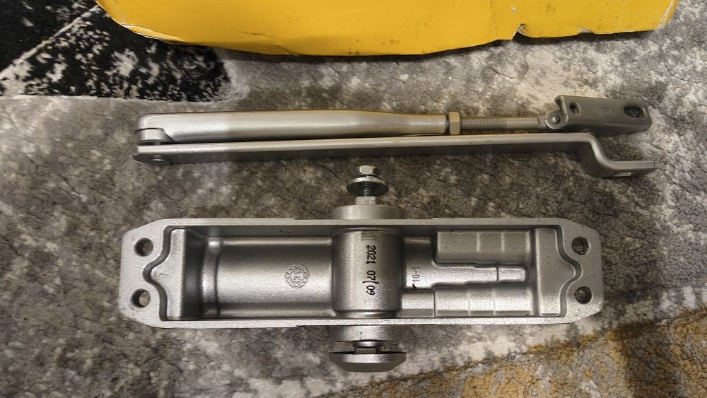 Samozamykacz Yale MP 522 srebrny