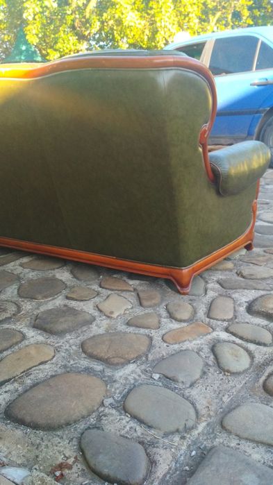 Диван зелений шкіряний