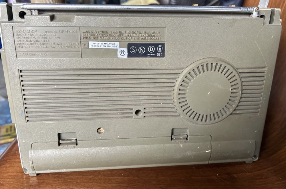 Radiomagnetofon Sharp