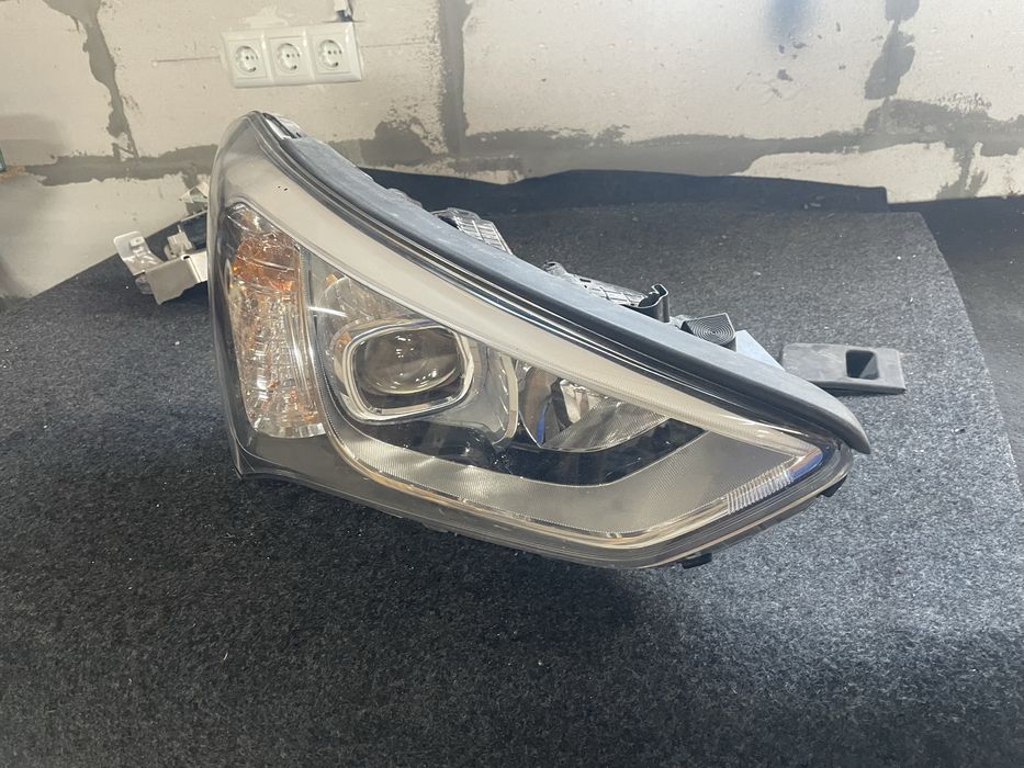 Фара правая Hyundai Santa Fe 3