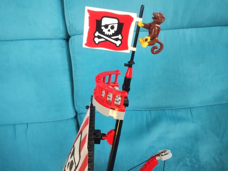 LEGO 7075 Pirates - Statek piracki Kapitana Czerwonobrodego, piraci