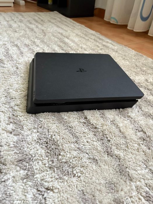 Playstation 4 com comando