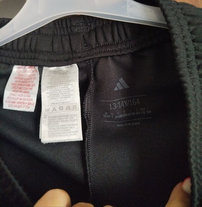 Spodnie dresowe chłopięce Adidas rozmiar 164 stan idealny