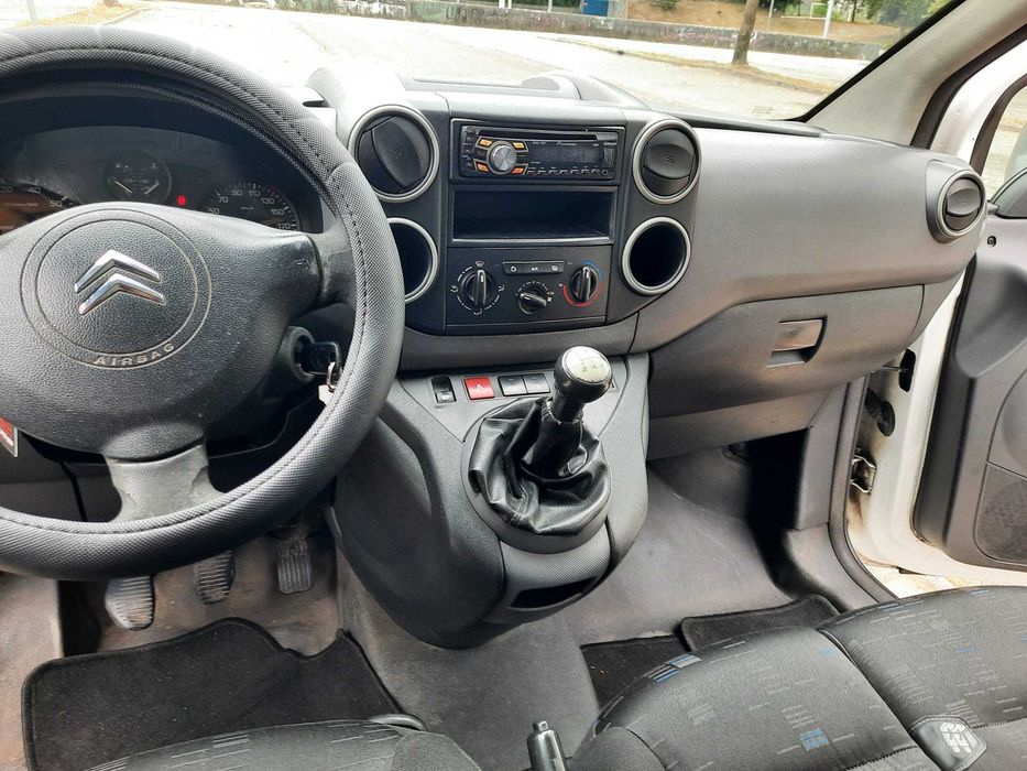Citroën berlingo 3 lugares fibrada