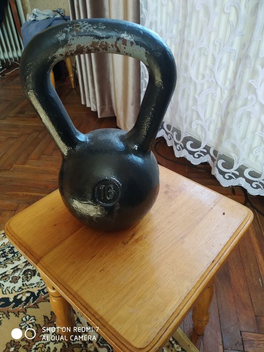 Продам гирю 16 кілограм в хорошому стані.
