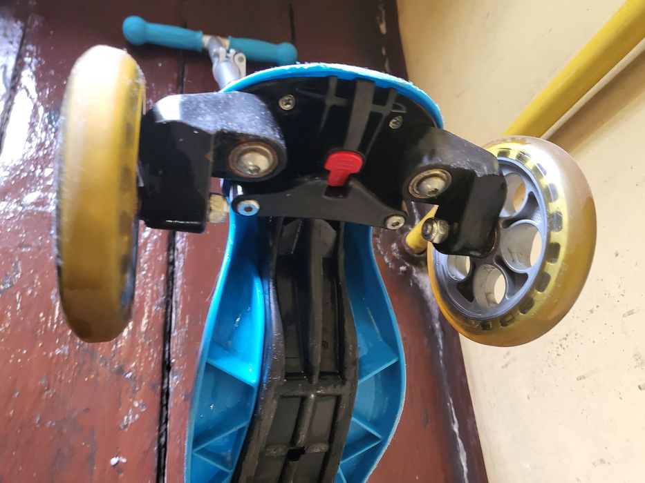 Hulajnoga GLOBBER 3 kołowa niebieska - komfort jazdy