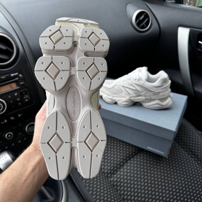 Жіночі кросівки нюбеланс  New balance 9060 grey cream white premium
