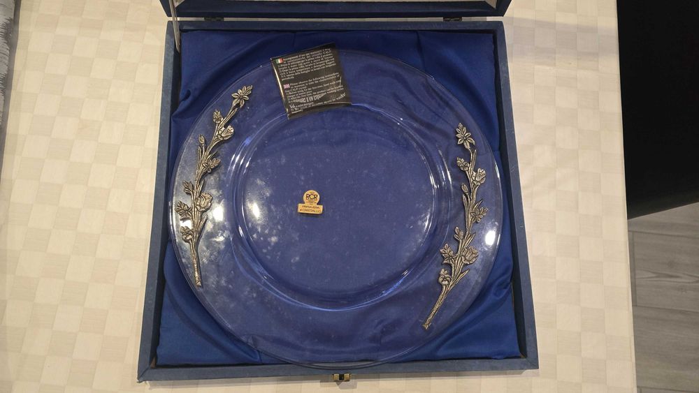 Salva e copos em estanho