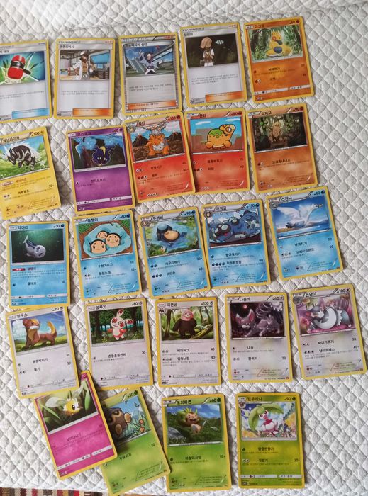 Cartas pokemon em várias línguas (coreano, italiano, francês...