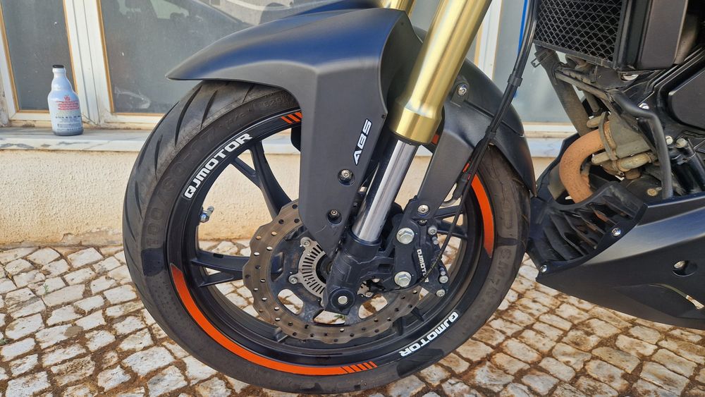 QJMOTOR 125 SRK S 06/2025 Acidentada em 07/2026 com 80% de aproveitamento das peças.