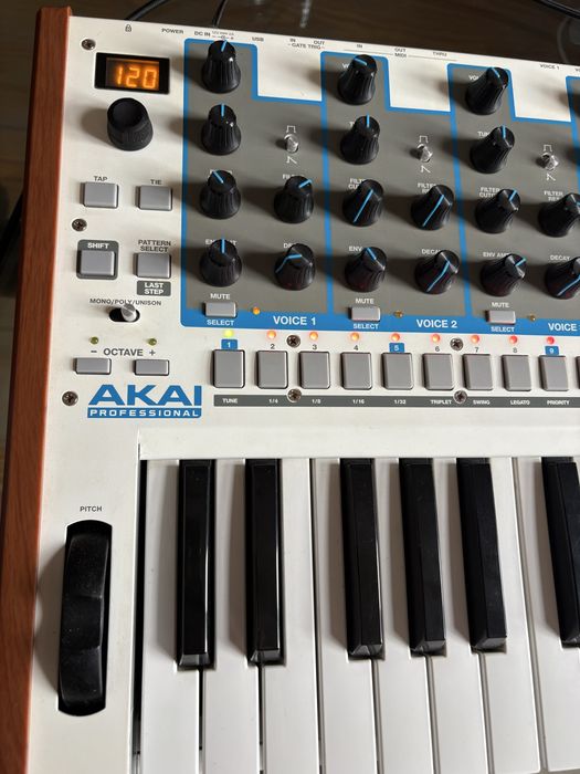 Akai Timber wolf sintetizador