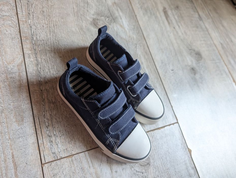 Nowe trampki w rozmiarze 29
