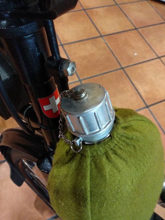 Cantil militar bicicleta antiga