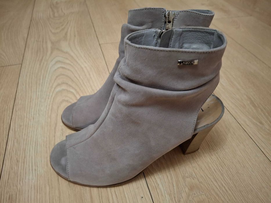 Szare botki na obcasie
