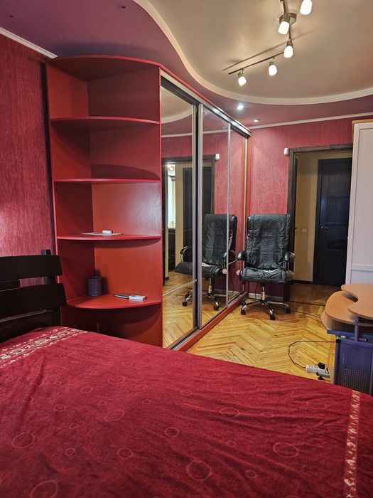 Сдают впервые 2-комнатную квартиру,  метро 5 минут,  23 августа, дом 18
