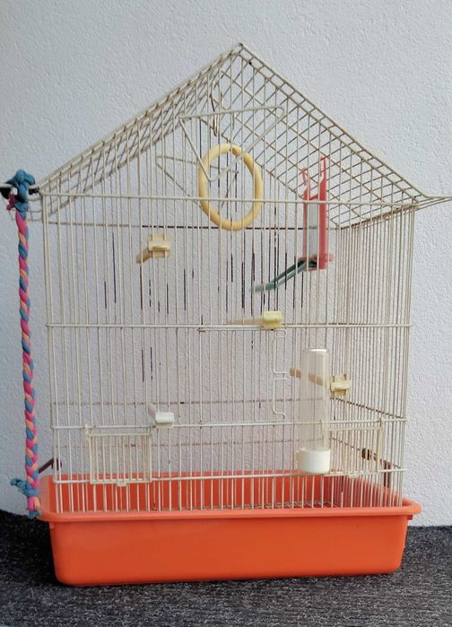 Gaiola com 55 cm altura para aves de porte médio