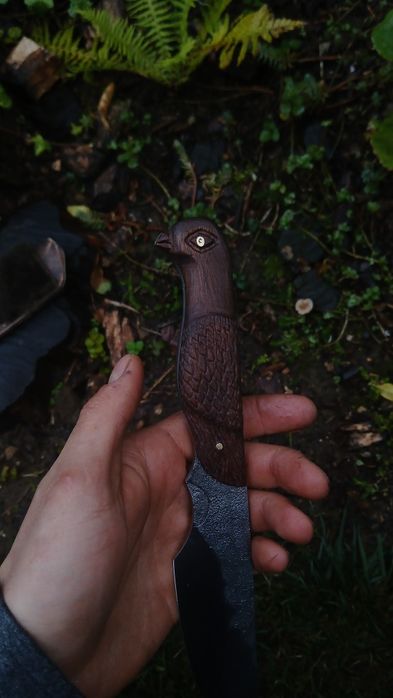 Ręcznie wykuty nóż myśliwski/ ręcznie rzeźbiona rękojeść. Knifemaking