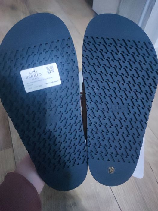 Piękne klapy mule Hermes Nowe