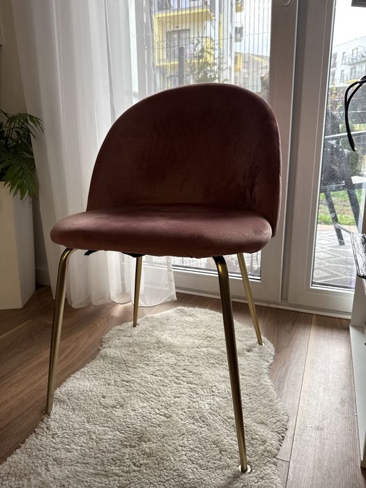 Krzesła rożowe komplet 4 sztuki