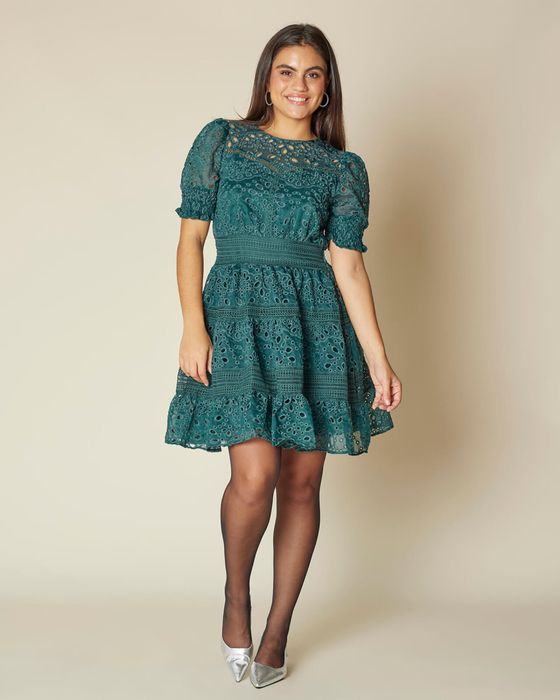 Короткое платье из гладкой органзы английским кружевом+подарок