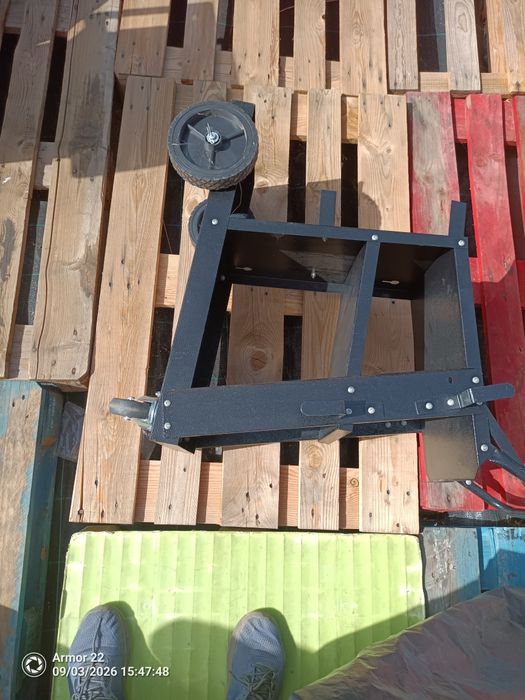 Carrinho para máquina de soldar ou outras máquinas.