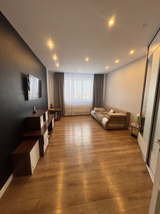 Продам 3-х кімнатну квартиру .,Хіміків 7 (96 кв. м.)