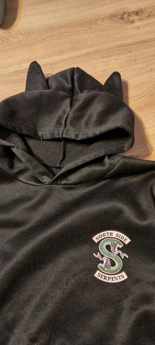 Krótka czarna bluza  z uszami rozm S