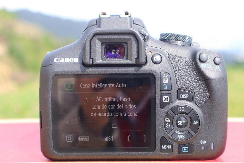 Canon EOS 2000D  + EFS 18-55mm