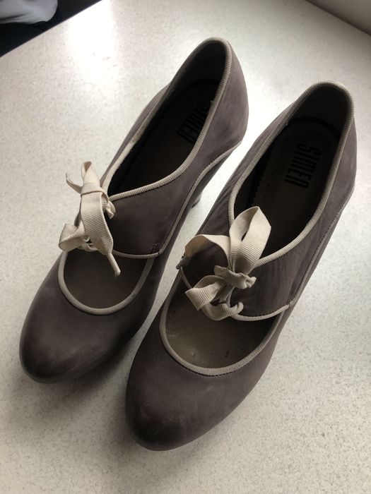 Buty na grubej szpilce połbuty wiązane czółenka używane 39 simen