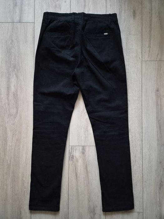Spodnie czarne eleganckie 30