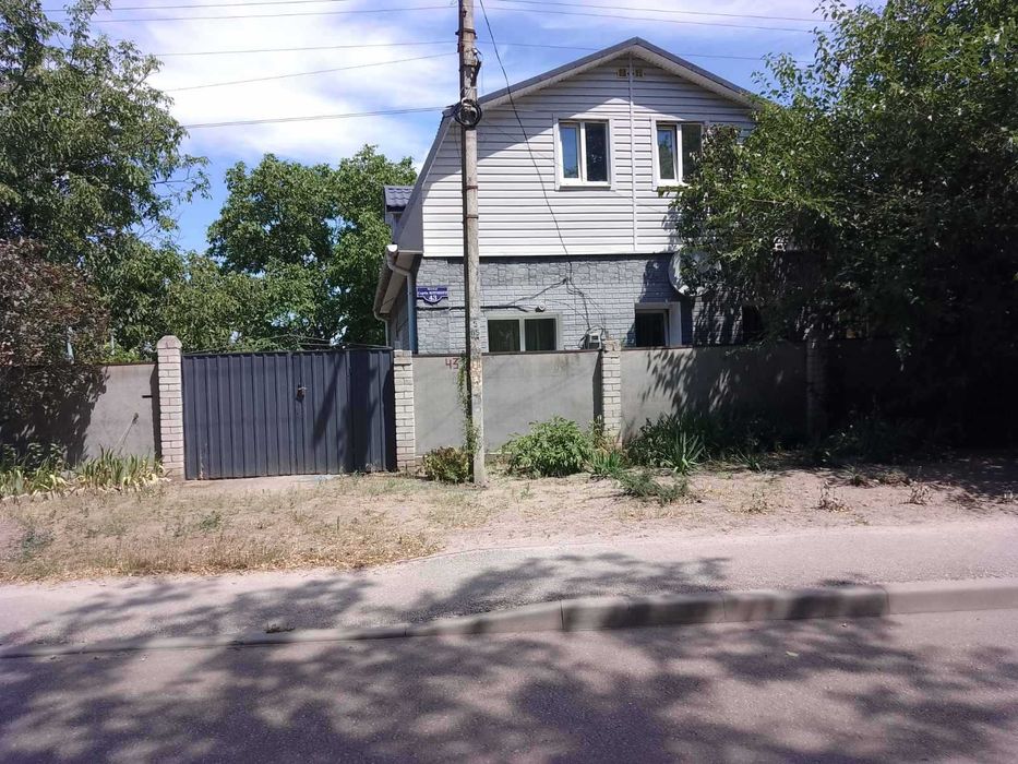 Продам будинок 2-х  поверховий