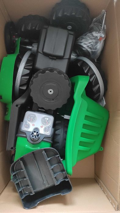 SOLIDNY PILSAN Traktor na pedały z przyczepką